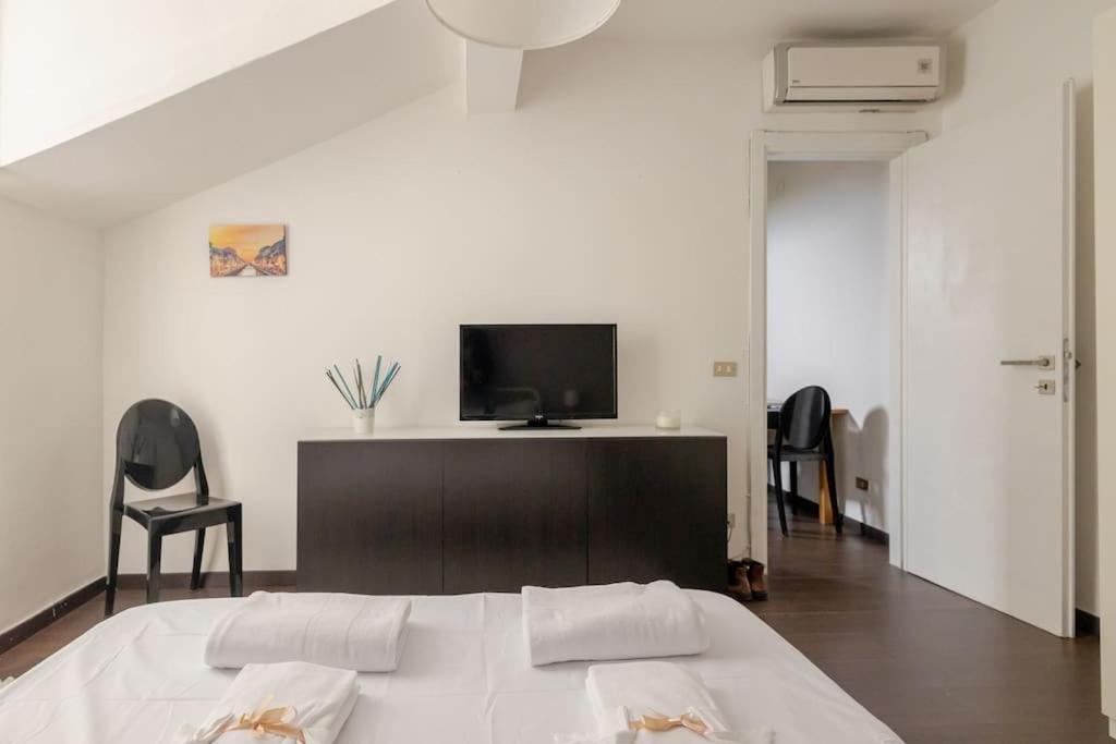 Sky-View Flat In Milan Appartement Buitenkant foto