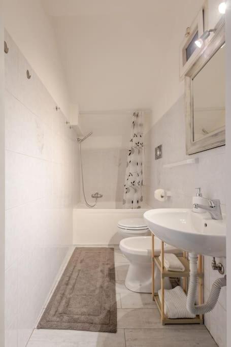 Sky-View Flat In Milan Appartement Buitenkant foto